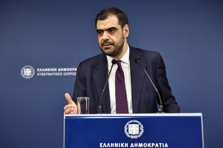 «Άδειασμα με δίχτυ ασφαλείας» από Μαρινάκη σε Θεοχάρη: «Ανασκεύασε, όποιος εκτίθεται μπορεί να πει και μια άστοχη έκφραση»